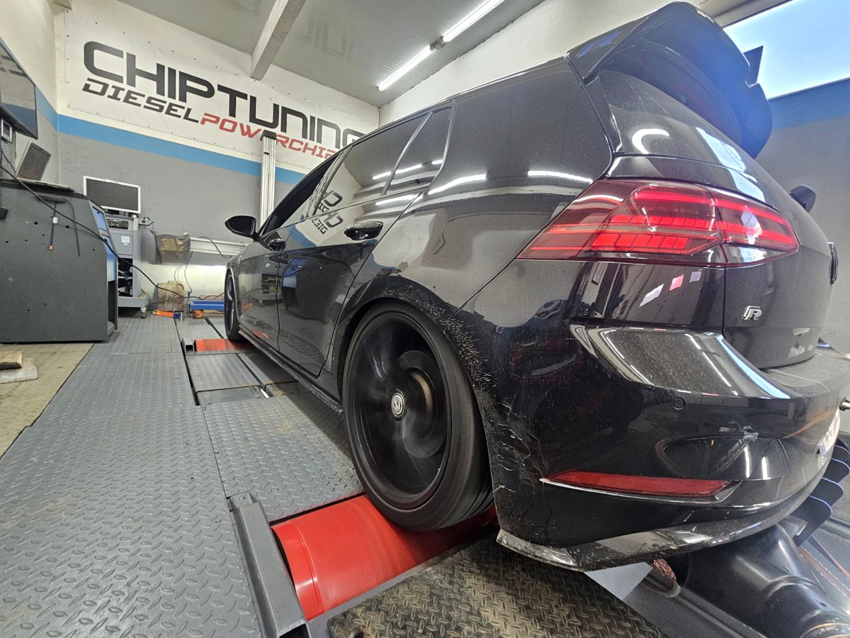 VW Golf R na 4x4 valcovej brzde